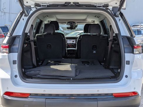 Used 2023 Jeep Grand Cherokee L Limited w/ Black Appearance Package image 8