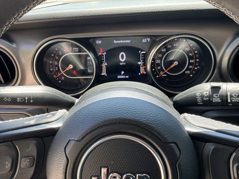 Used 2023 Jeep Wrangler Freedom Edition image 21