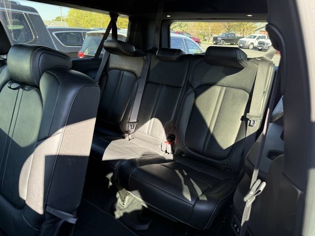Used 2023 Jeep Wagoneer L Series II AWD/4WD image 16