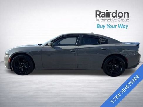 Used 2017 Dodge Charger SXT w/ Plus Group RWD image 4
