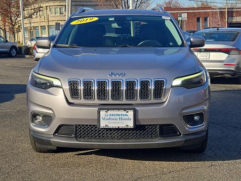 Used 2019 Jeep Cherokee Limited image 2