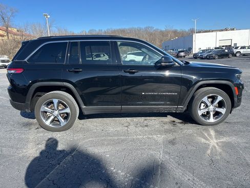 Used 2023 Jeep Grand Cherokee Limited w/ Luxury Tech Group II image 4