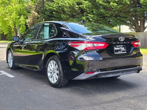 Used 2019 Toyota Camry LE FWD image 4