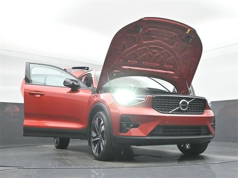 Used 2023 Volvo XC40 B5 Plus w/ Protection Package Premier image 53