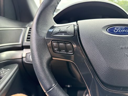 Used 2019 Ford Explorer XLT AWD/4WD image 12