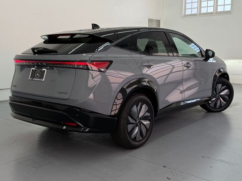 Used 2025 Nissan Ariya AWD image 8