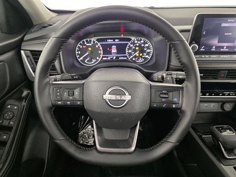 Used 2025 Nissan Rogue SV image 30