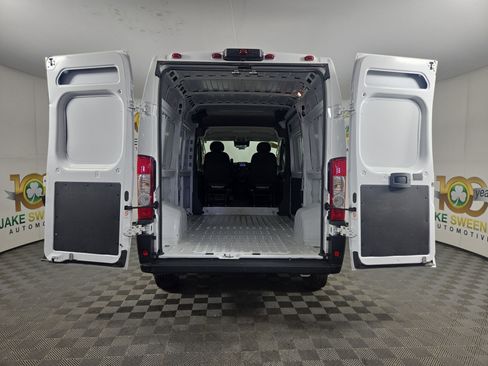 Used 2025 RAM ProMaster 2500 w/ Safety Group FWD image 31