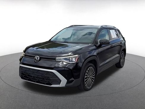 Used 2025 Volkswagen Taos SE FWD image 7