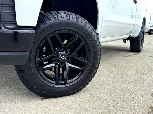 Used 2019 Chevrolet Silverado 1500 Custom Trail Boss w/ Custom Convenience Package image 2