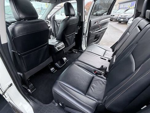 Used 2019 Toyota Highlander XLE image 30