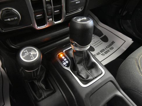 Used 2025 Jeep Wrangler Unlimited Sahara image 21