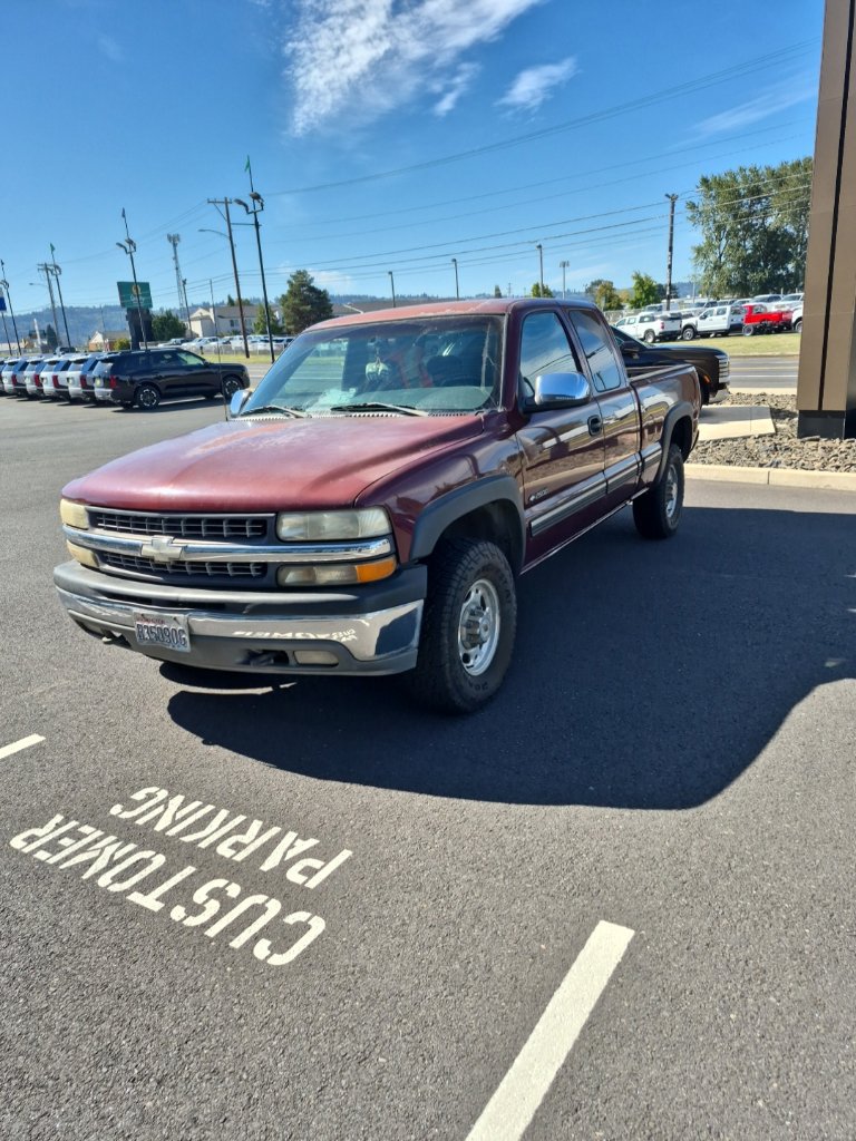 Used 2001 Chevrolet Silverado 2500 LS w/ Firm Ride Suspension Pkg AWD/4WD image 1