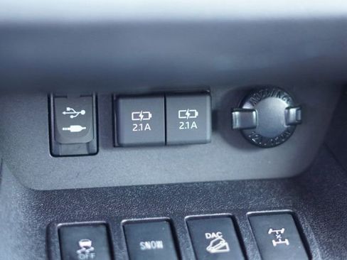 Used 2019 Toyota Highlander SE AWD/4WD image 35