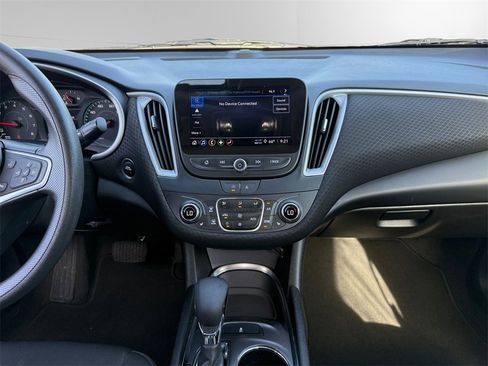 Used 2023 Chevrolet Malibu LT image 11