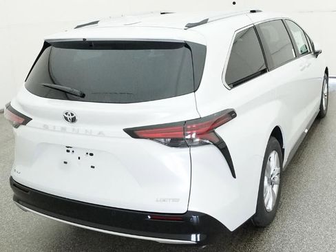 New 2026 Toyota Sienna Limited FWD image 8