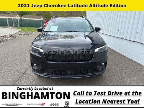 Used 2021 Jeep Cherokee Latitude Plus AWD/4WD image 2