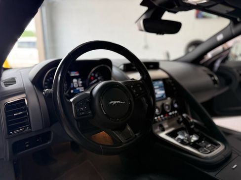 Used 2015 Jaguar F-TYPE Coupe RWD image 9