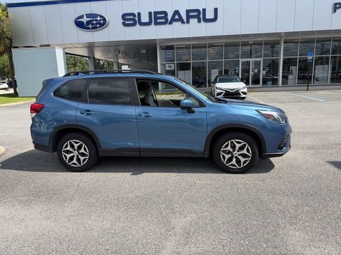 Used 2022 Subaru Forester Premium AWD/4WD image 2