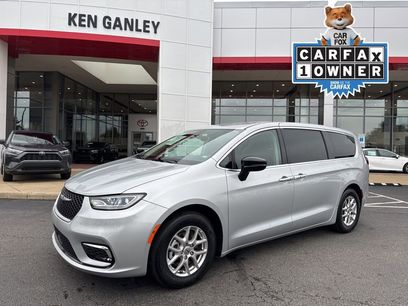 Used 2024 Chrysler Pacifica Touring-L