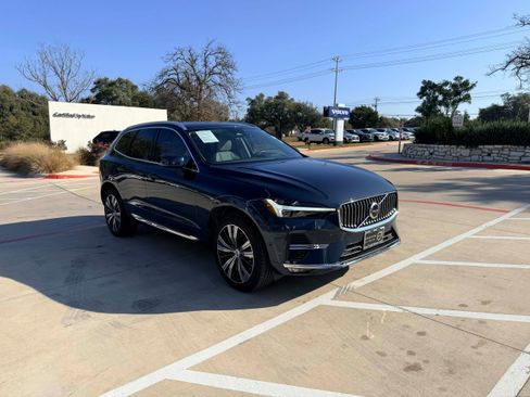 Certified 2023 Volvo XC60 B5 Plus w/ Climate Package image 6