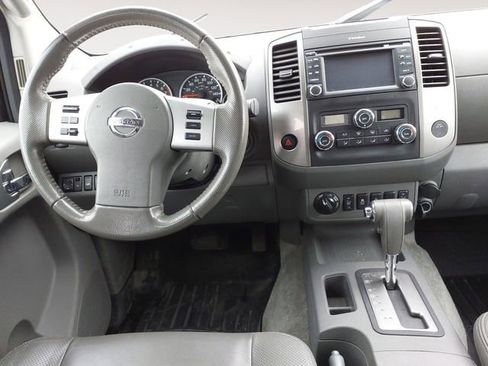Used 2013 Nissan Frontier SL w/ Moonroof Pkg AWD/4WD image 10