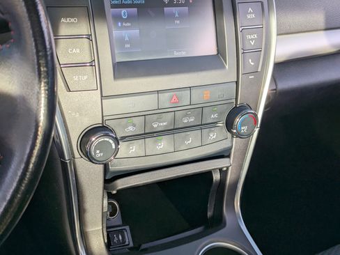 Used 2016 Toyota Camry SE image 25
