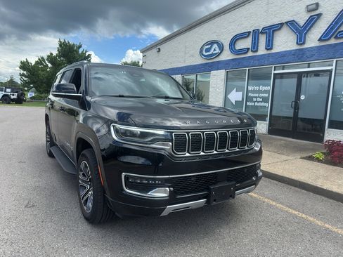 Used 2024 Jeep Wagoneer Series II AWD/4WD image 2