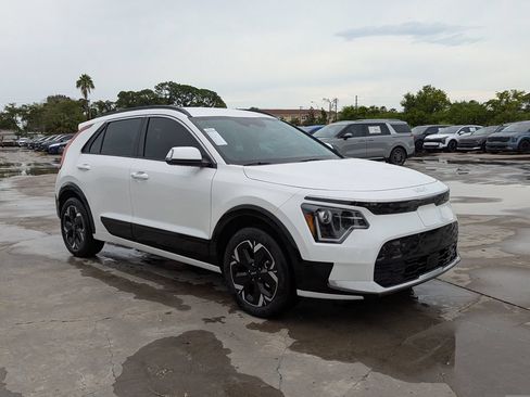 New 2026 Kia Niro Wind FWD image 2
