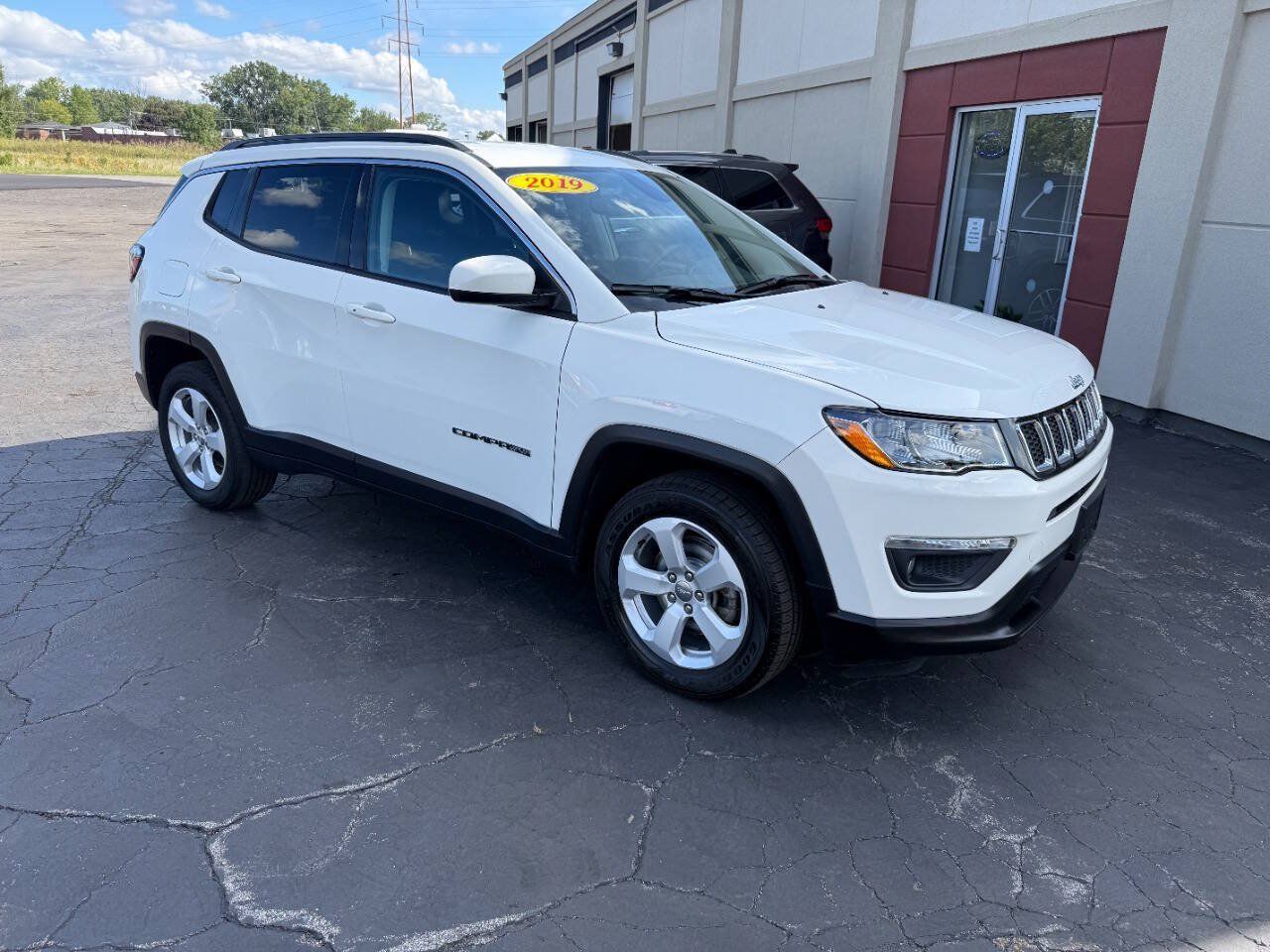 Used 2019 Jeep Compass Latitude w/ Cold Weather Group AWD/4WD image 1