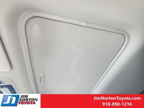 Used 2025 Toyota Sienna XLE AWD/4WD image 26
