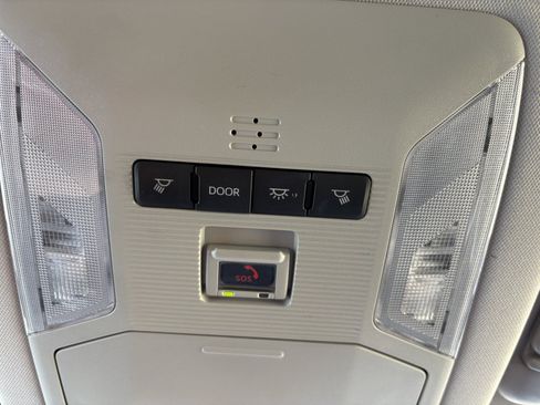 Used 2024 Toyota RAV4 XLE FWD image 30