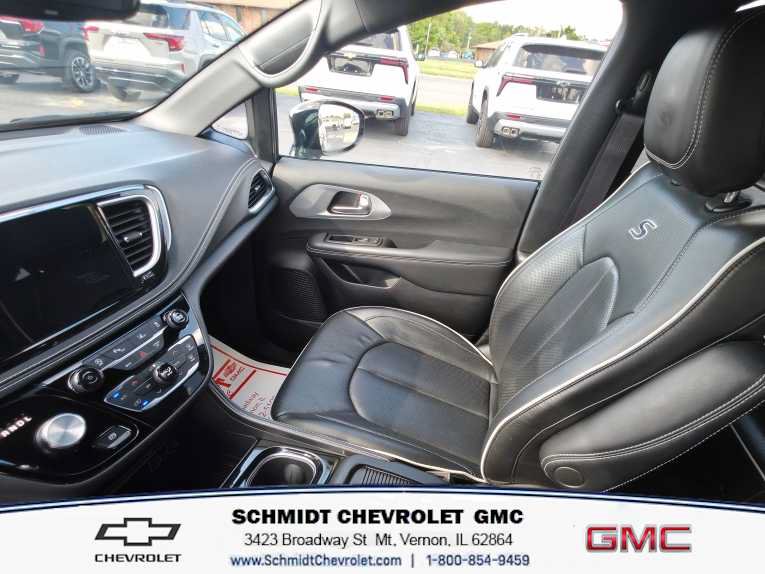 Used 2025 Chrysler Pacifica Limited FWD image 18