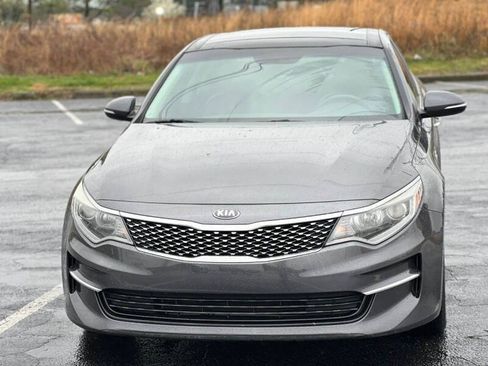 Used 2018 Kia Optima EX w/ Premium Package FWD image 2