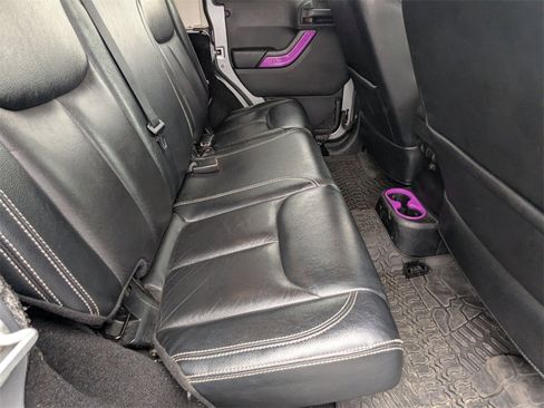 Used 2015 Jeep Wrangler Unlimited Sahara w/ Connectivity Group image 17