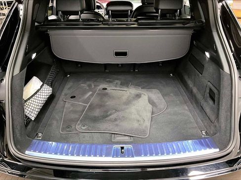 Used 2022 Porsche Cayenne image 40