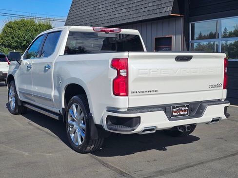 Used 2023 Chevrolet Silverado 1500 High Country w/ High Country Premium Package AWD/4WD image 3