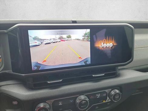 Used 2025 Jeep Gladiator Sport image 22