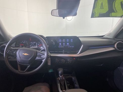 Used 2024 Chevrolet Trax LS w/ LS Convenience Package FWD image 10