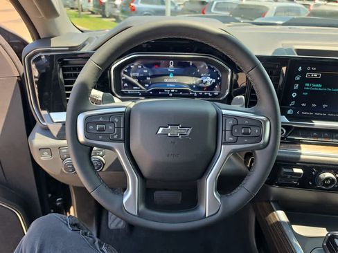 Used 2025 Chevrolet Silverado 1500 LT Trail Boss AWD/4WD image 14
