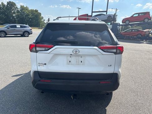 Used 2019 Toyota RAV4 LE FWD image 7