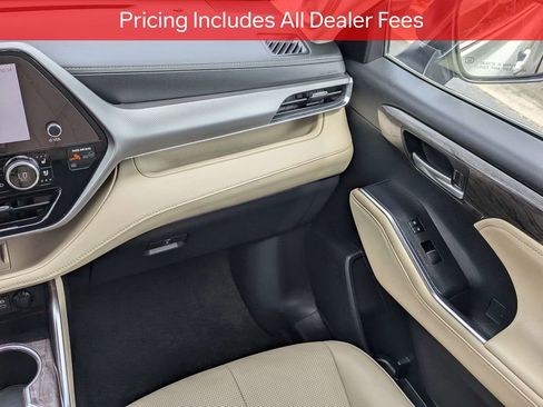 Used 2024 Toyota Highlander Platinum FWD image 19