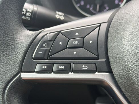 Used 2025 Nissan Sentra SV FWD image 18