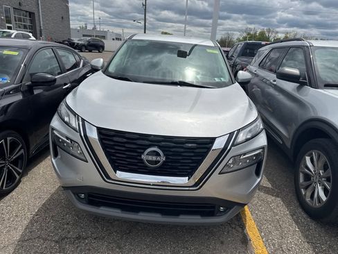 Used 2022 Nissan Rogue SV AWD/4WD image 3