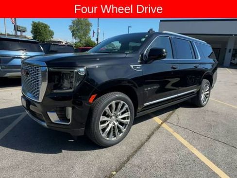 Used 2021 GMC Yukon XL Denali w/ Denali Premium Package AWD/4WD image 4