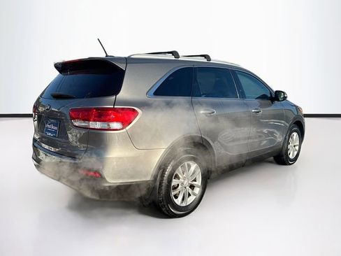 Used 2018 Kia Sorento LX image 7