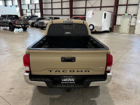 Used 2016 Toyota Tacoma TRD Off-Road w/ Towing Package image 10