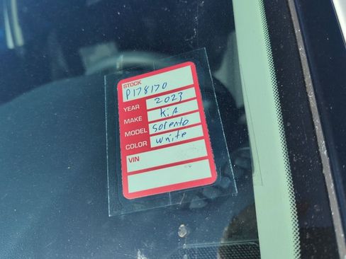 Used 2023 Kia Sorento LX image 6