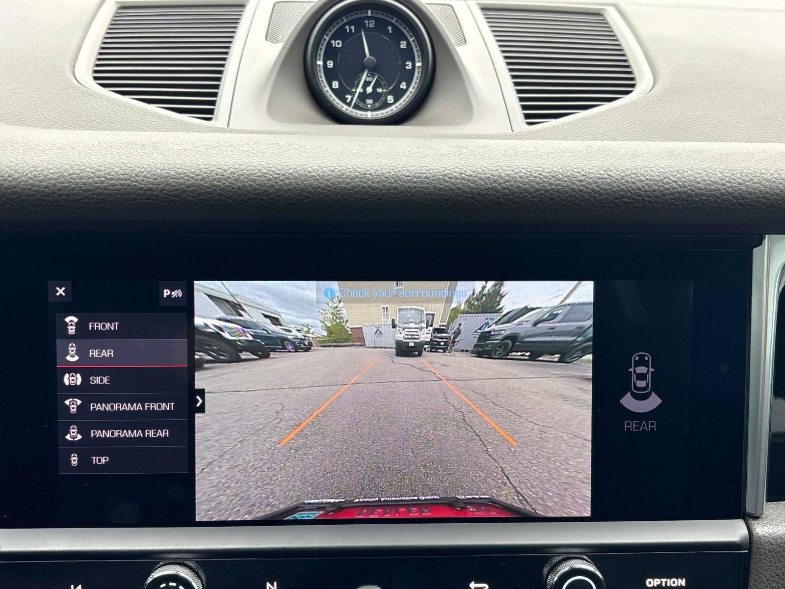 Used 2022 Porsche Macan AWD/4WD image 26