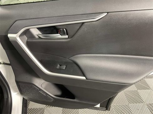 Used 2022 Toyota RAV4 XLE w/ Convenience Package image 27
